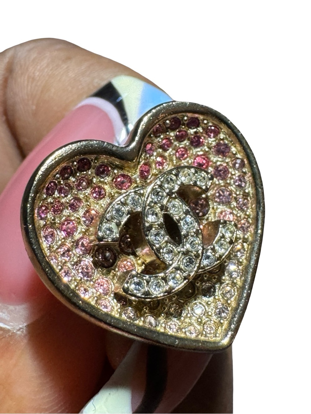 CHANEL Cruise 23P Pink Ombré Crystal CC Heart Earrings - Picture 6 of 9